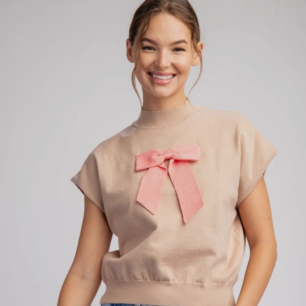 Precious BOW TCEC top with 🎀 detail🤎